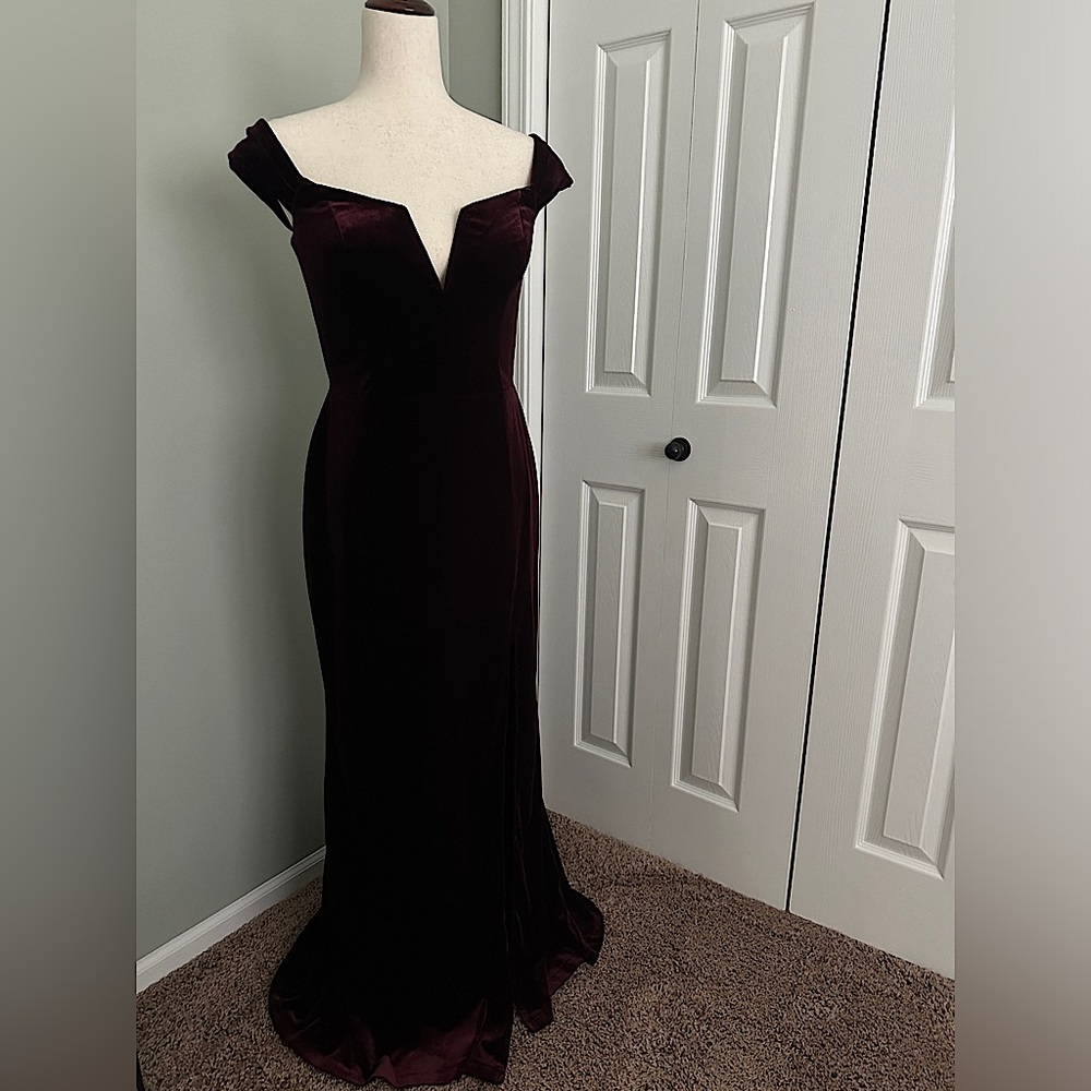 Off The Shoulder Velvet Sheath Dress